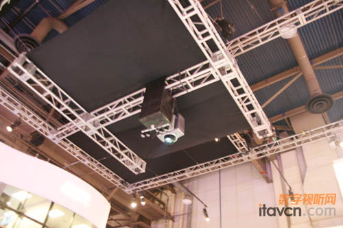 (dng)ʽͶӰC(j)Infocomm2010