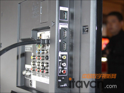 3D世界杯朝我看 索尼推出HX800系列