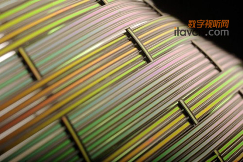 衣服會(huì)唱歌 壓電效應(yīng)纖維可播音及錄音