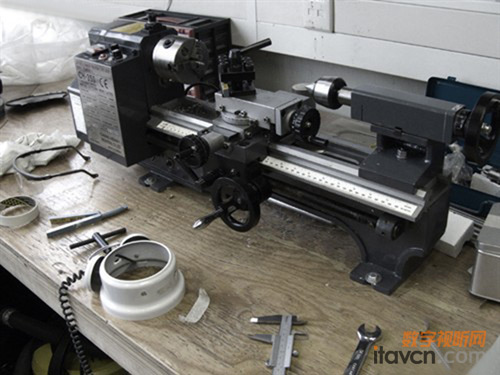 鬧鐘也瘋狂 看荷蘭設計師如何暴改音箱