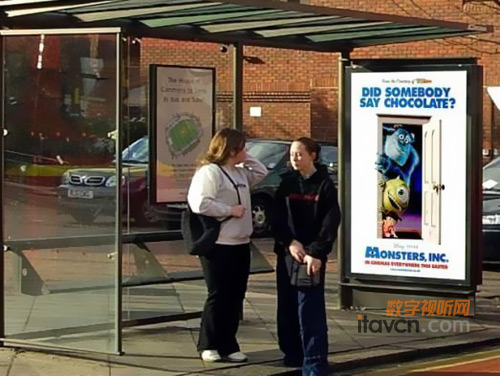 數字標牌系統應用于美國巴士候車亭