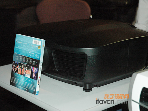 愛普生推出RHTPS技術家用投影機R5000C