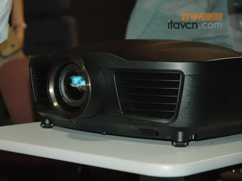 愛普生推出RHTPS技術家用投影機R5000C