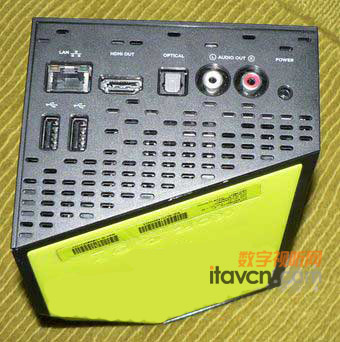 小型STB,背面配置了HDMI和光輸出等