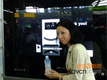 花樣翻新47寸觸控式屏幕販賣機現身日本