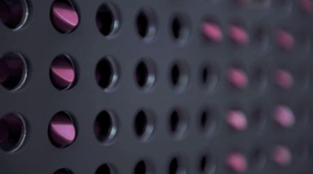 美國(guó)街頭藝術(shù)家打造絢麗口紅顯示屏