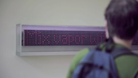 美國(guó)街頭藝術(shù)家打造絢麗口紅顯示屏