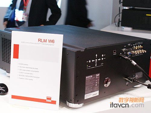 德浩科技展出代理的Barco(巴可)RLM-W6型投影機