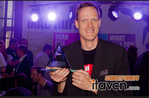 MAC Aura LED搖頭染色燈獲創新獎