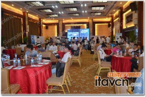 賽普大屏于整個會場最耀眼的位置熠熠生輝