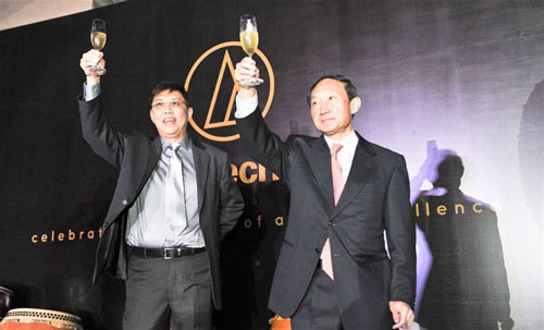 慶典現(xiàn)場(鐵三角公司總裁松下和雄先生 右)