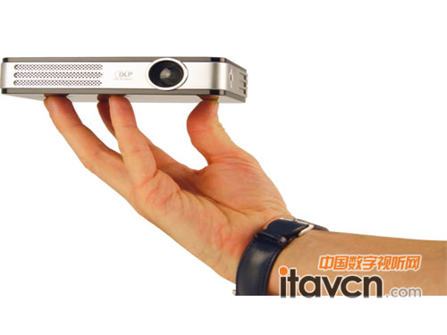 Vivitek麗訊的“指尖晶靈”QUMI Q2