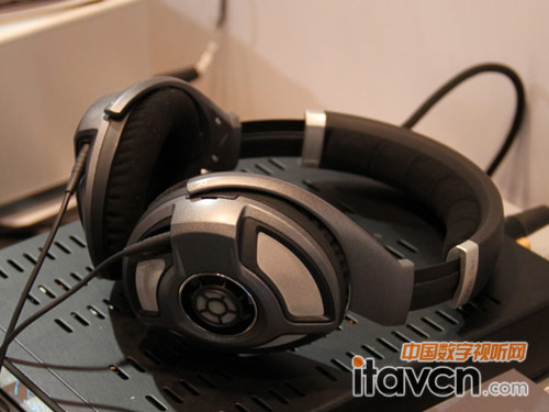 森海塞爾HD700耳機外觀