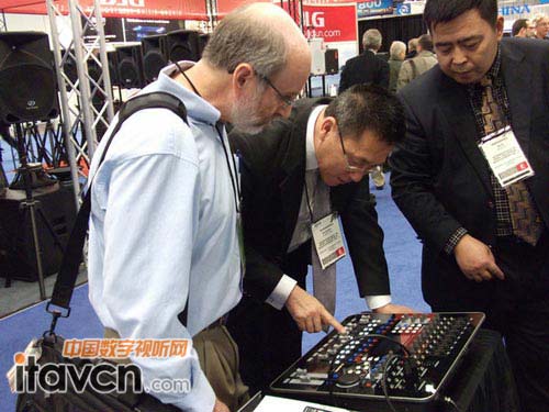 C-MARK CDM12 數字調音臺成“明星”