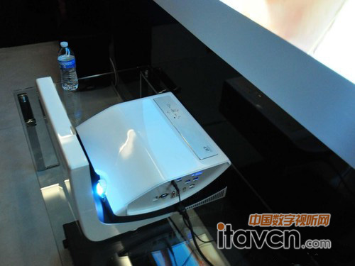 ���ų��̽�ͶӰ�C