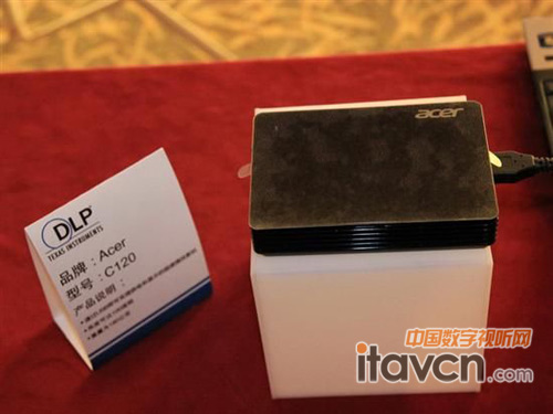 宏碁推出新款LED微型投影機C120