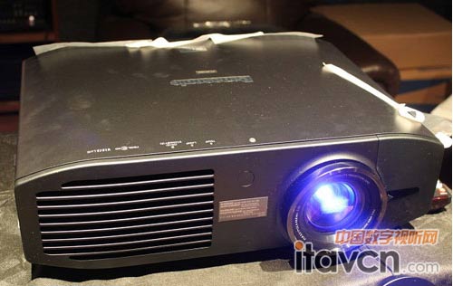 ����3DͶӰ�C����PT-AE7000