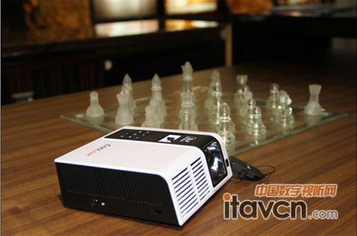 酷樂視X1+微型投影