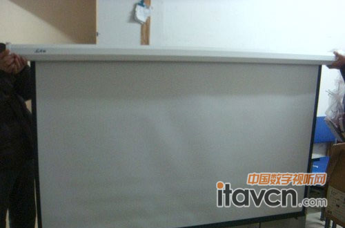 萊特斯100英寸電動投影幕