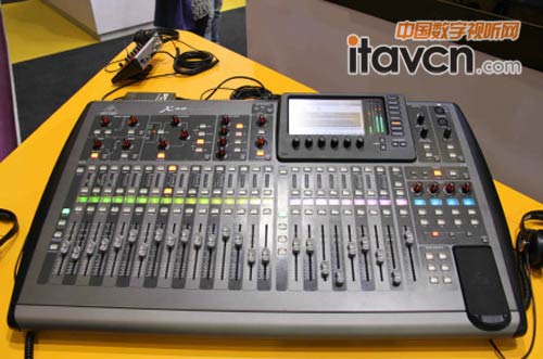 百靈達X32調音臺