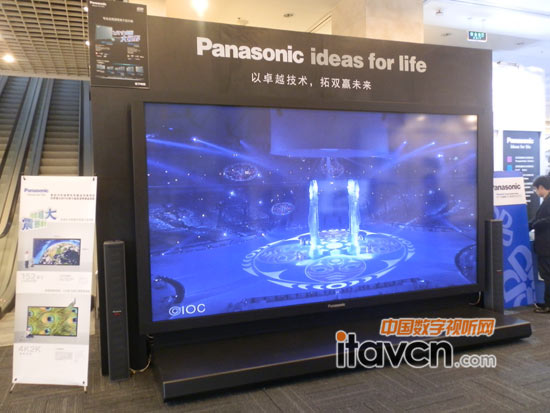 曾在2012年溫哥華冬奧會上使用的世界最大的152英寸超高清等離子監視器