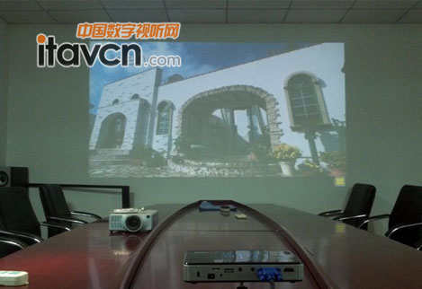 室內燈光全開100寸畫面