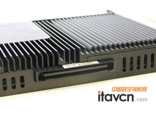 圖三:標(biāo)準(zhǔn)的JAE80pin連接口