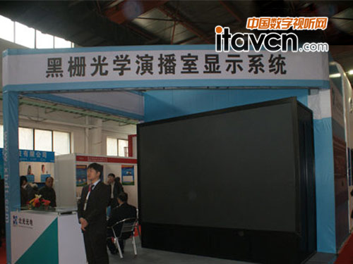 北光光電黑柵欄光學演播室再次亮相CCBN