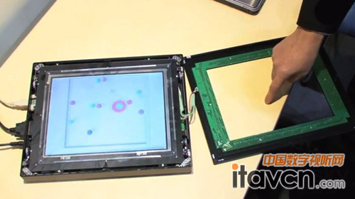 NEC 與 東京工業大學的工作人員實驗觸覺反饋效果