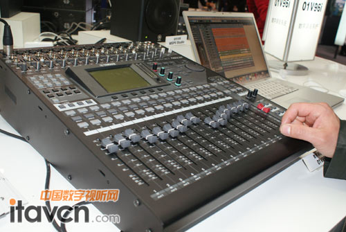 01V96i數字調音臺