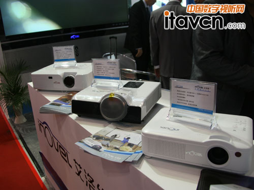 中端商教領(lǐng)域 艾洛維展出4款3D投影機(jī)