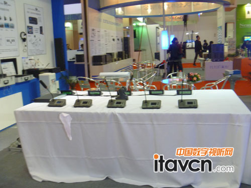 依安音響展出新一代無線智能會議系統