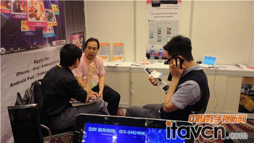 與感興趣的客戶洽談合作