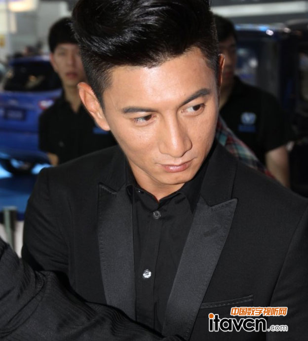 美女辣妹齊上陣 激情綻放2012北京車展