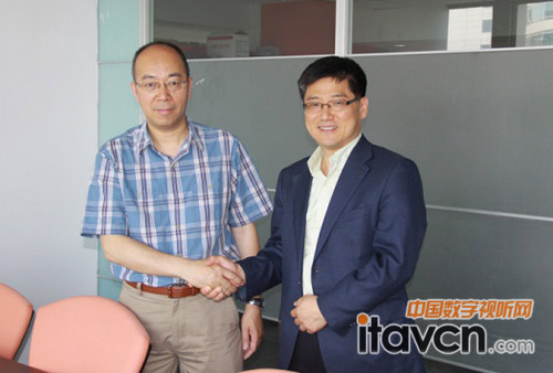 MicW總經(jīng)理吳群力博士與Acetel總裁Kh.Lee親切合影