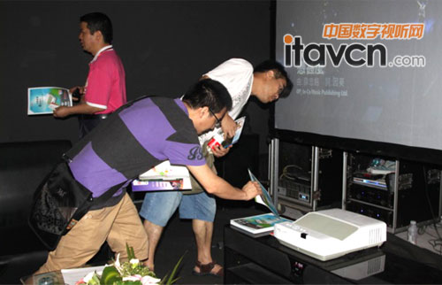 對(duì)雅圖投影機(jī)感興趣的觀眾