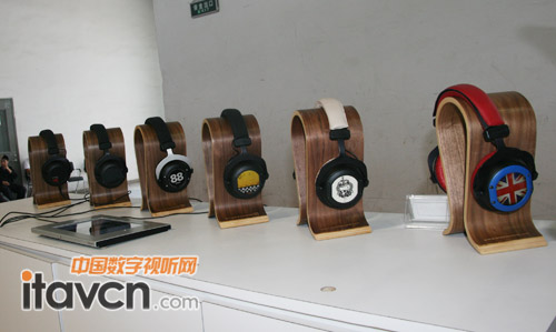 全球首款個性化耳機CUSTOM ONE