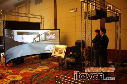 虛擬駕駛-NEC PX700W+2臺智能融合