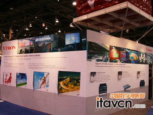 威創展出2x255寸超窄邊LCD拼接顯示系統