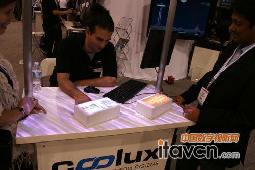 COOLUX���˶���ħ�У�ҕЧչʾ