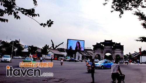 LED彩色顯示屏廣告宣傳牌
