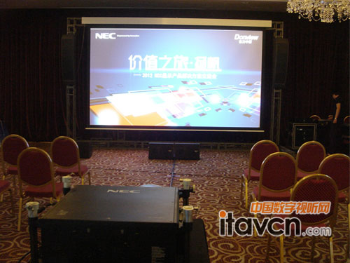 NEC PH1000U+Ͷ�䳬����