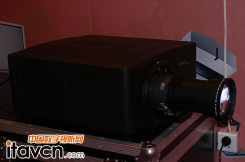 科視投影機(jī)亮相贏康科技展臺(tái)