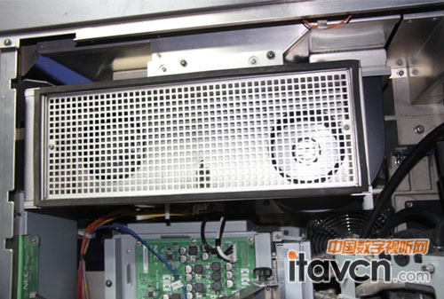 清潔后的NEC電影機內(nèi)部宛如全新