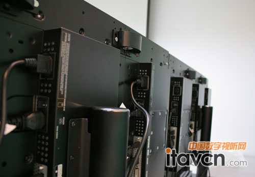 三星展翼MD230背面設計