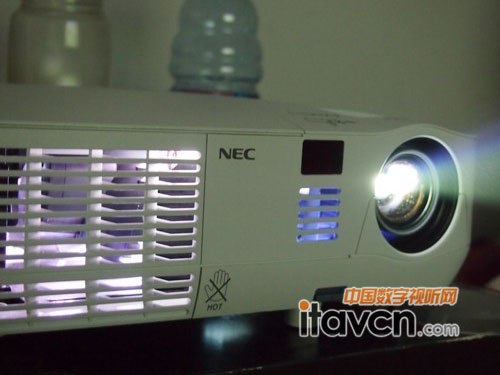 NEC 家庭娛樂投影機V260W+ 完美支持3D播放