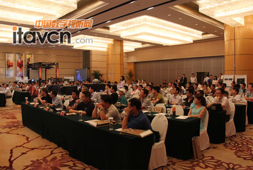 “通往巔峰之路”贏康巡展?jié)险粳F(xiàn)場人氣旺盛