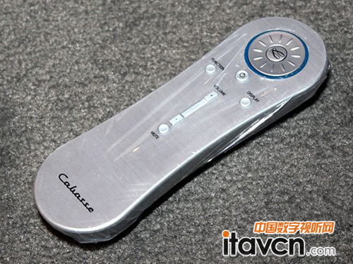 這是La Ocean的遙控器,設計同樣簡潔