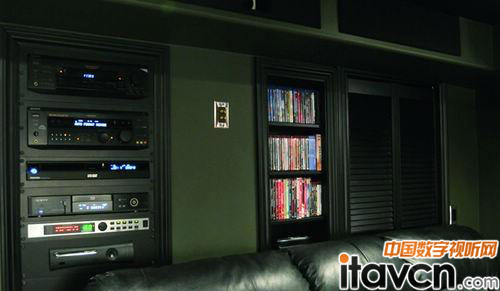 專門放置唱片和電影影碟的柜子