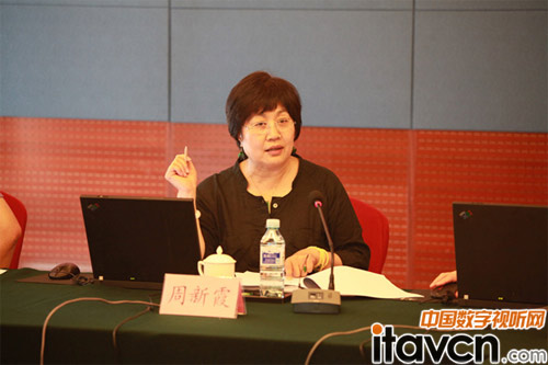 大賽評委會(huì)主任周新霞主持評審